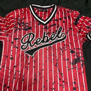 Men’s baseball jersey style shirt